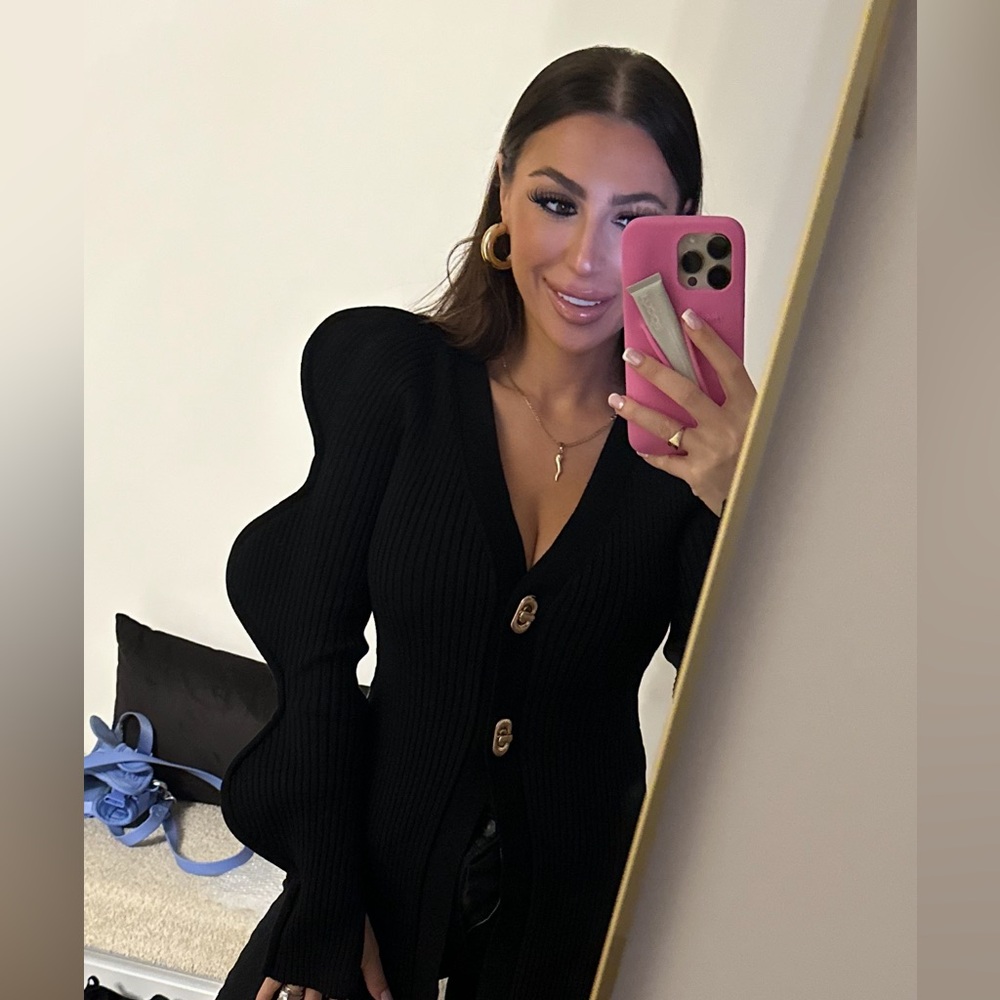 Elegant Black Cardigan with Gold Accents - Picture 3 of 3